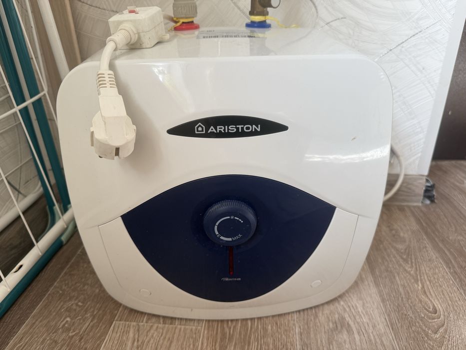 Водонагреватель Аристон новый