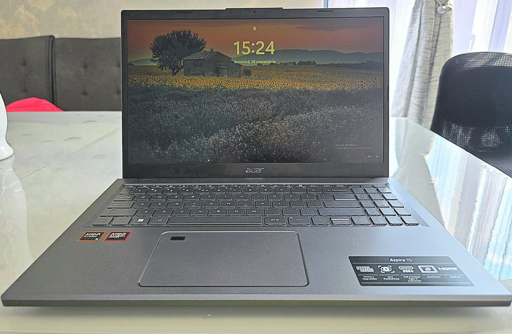 Laptop Acer Aspire 15 AMD RYZEN 5 8640HS Impecabil, 22 luni garantie