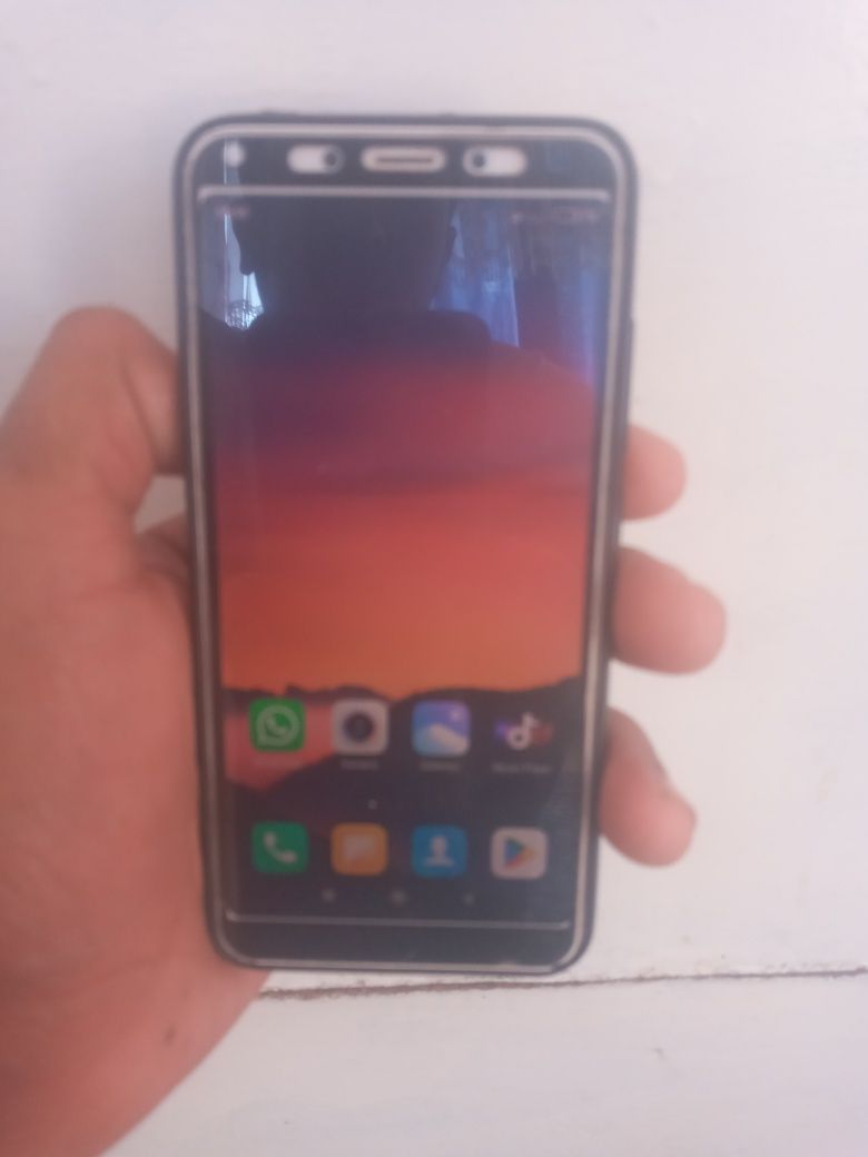 xromi Redmi 6 ...