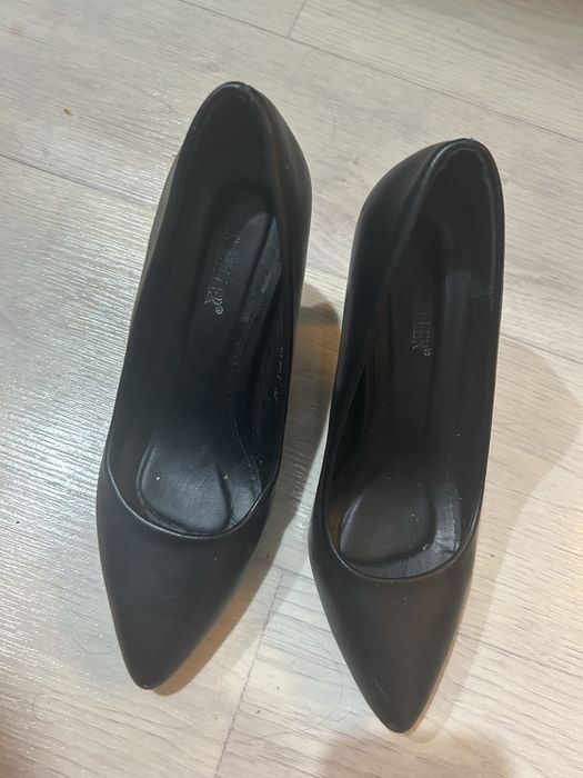 Туфли черные 37р