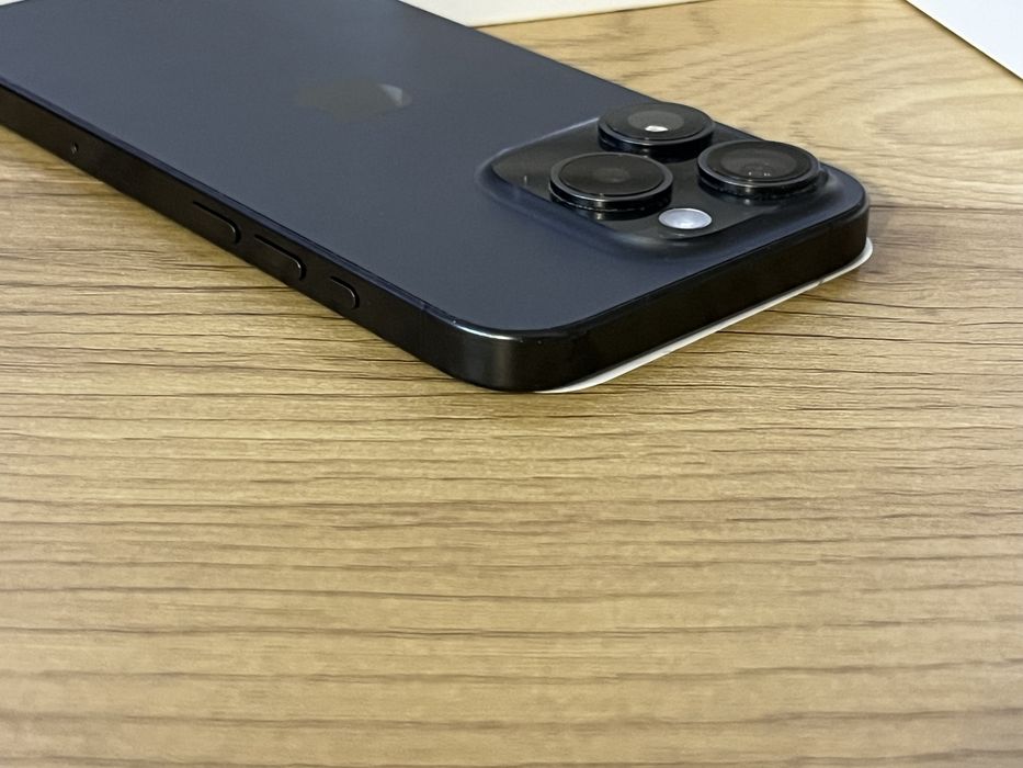 Бартер  iPhone 15 pro 256gb black 90%