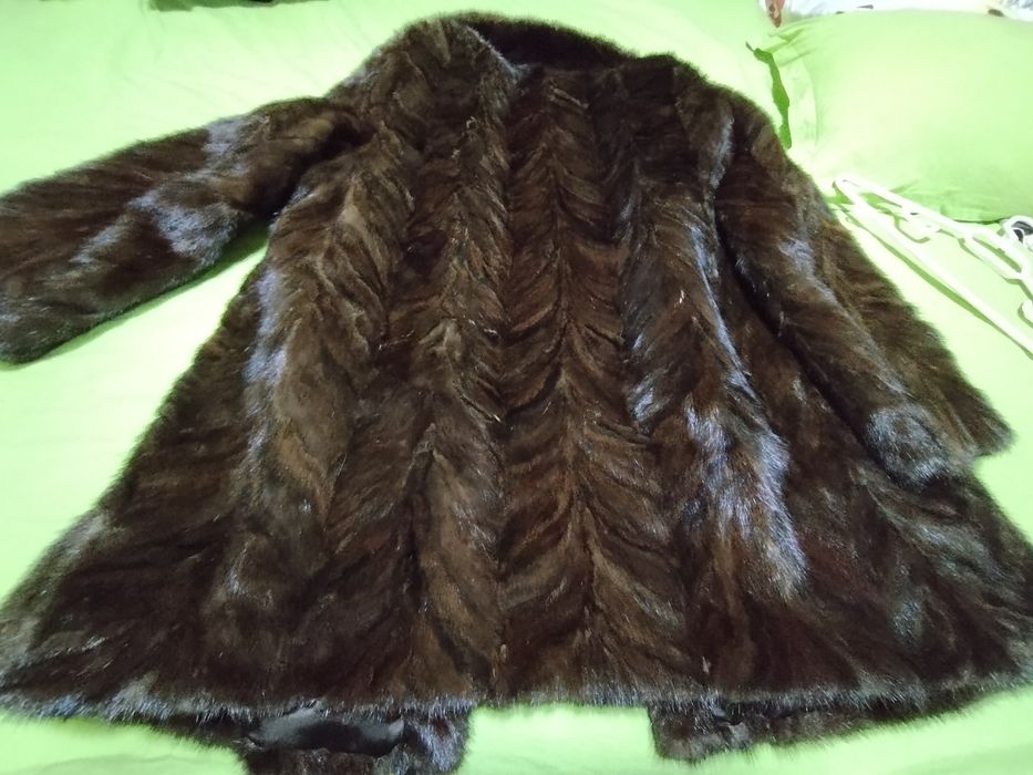 Vând haina de blană naturală