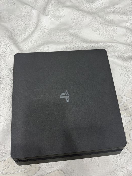 Play station 4 slim