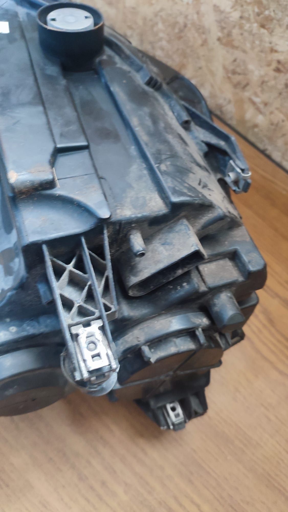 Far stânga VW golf 7 cu mic defect