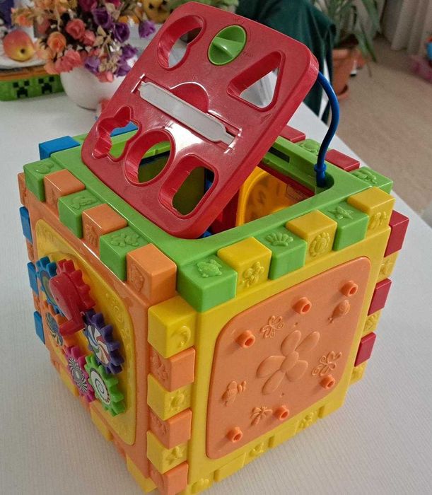 NOU-Cub 6 in 1, forme, ceas,maner,inchizatoare,rotire roti,soare,stele