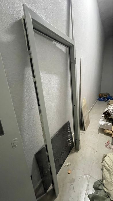 Продается железная дверь