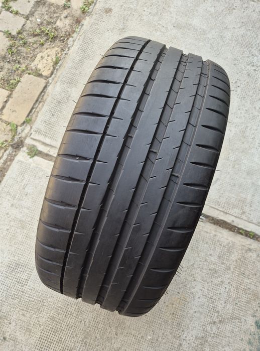 O bucată 225/235 35 R20 vară - una Michelin Pirelli