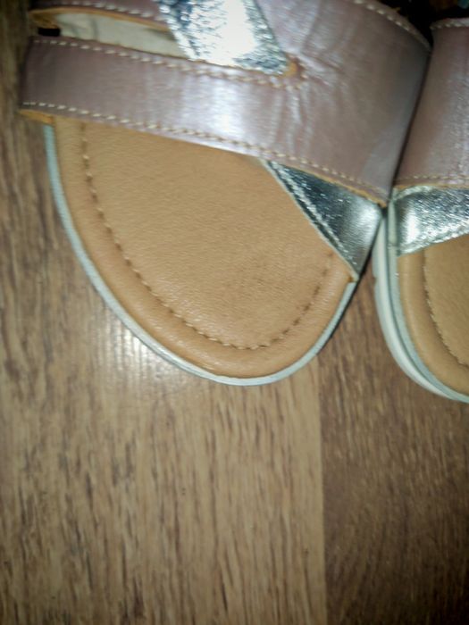 Vând sandale de dama