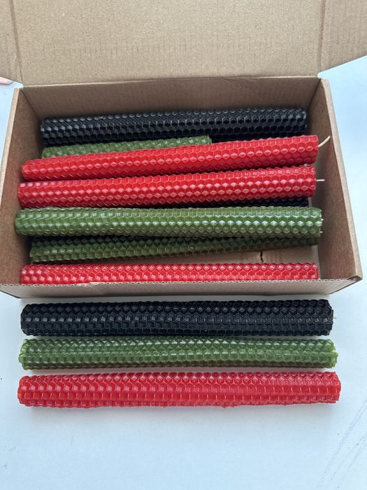 Зажгите програмные свечи из вощины (натурального пчелинного воска)