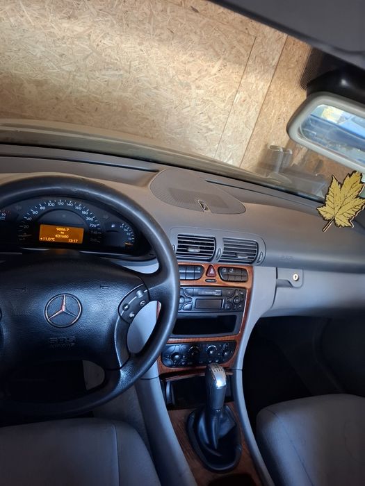Vând mașină, Mercedes