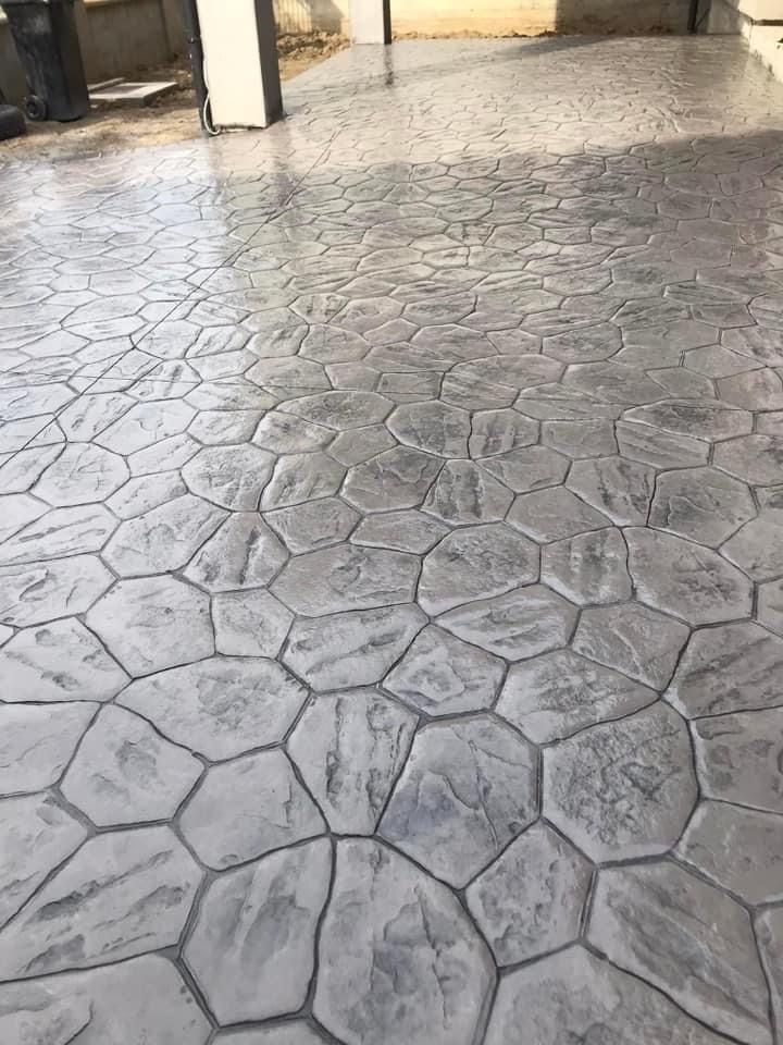 Decorațiuni din beton amprentat curti gradin garduri case scari