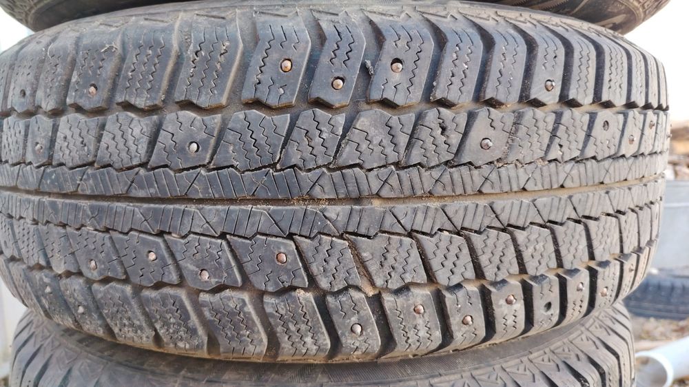 Продам шины  с дисками R15