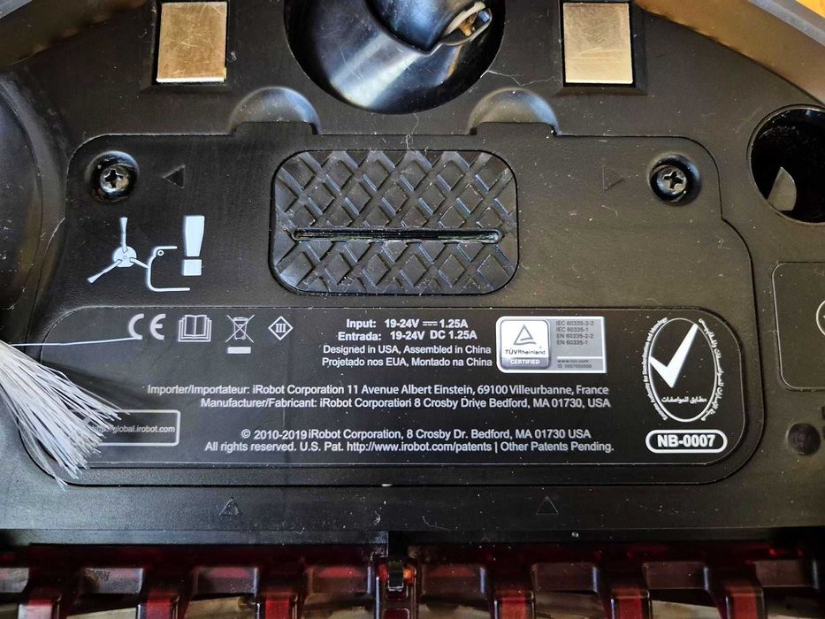 Продавам използвана прахосмукачка робот iRobot Roomba 975