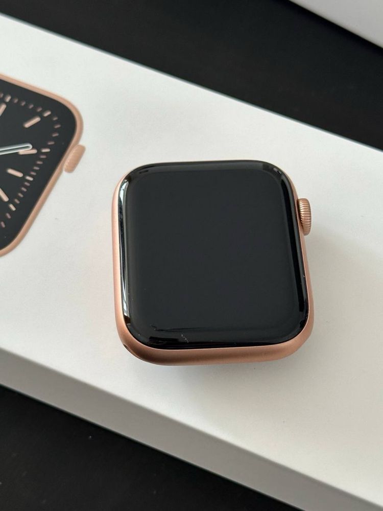 Apple watch series 6, 44mm, 32 GB, Rose Gold aluminum case
