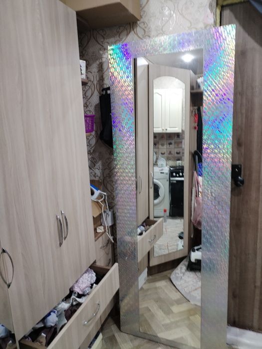 Зеркало на колёсиках