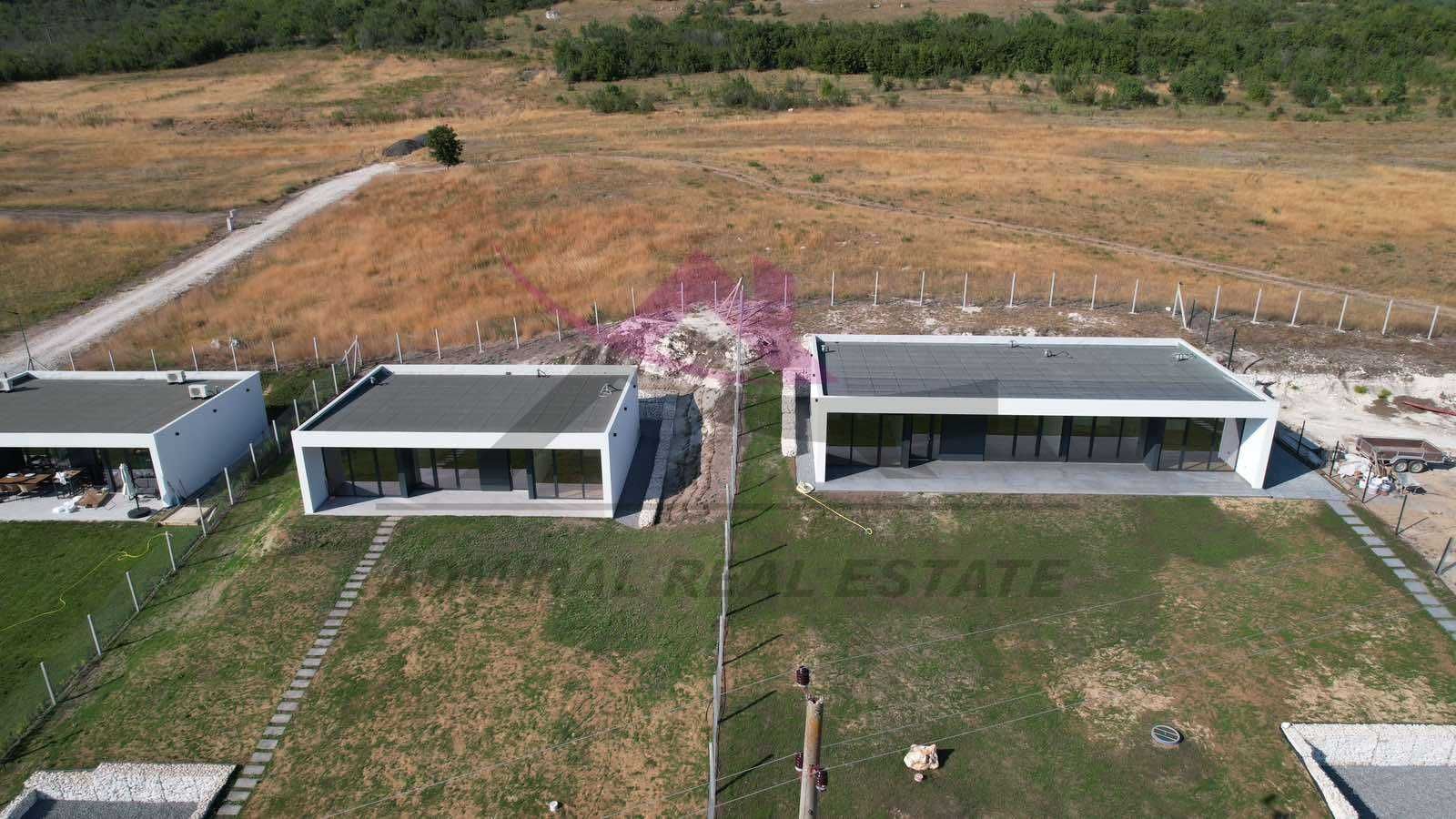 Уникална едноетажна къща -село Оброчище