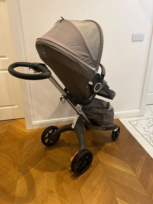Vând carucior Stokke Xplory V5 Athleisure gri 2 in 1