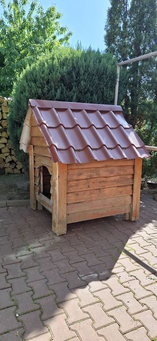 Cușcă din lemn pentru caini