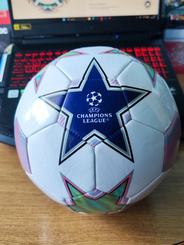 Футболна топка UEFA Champions League