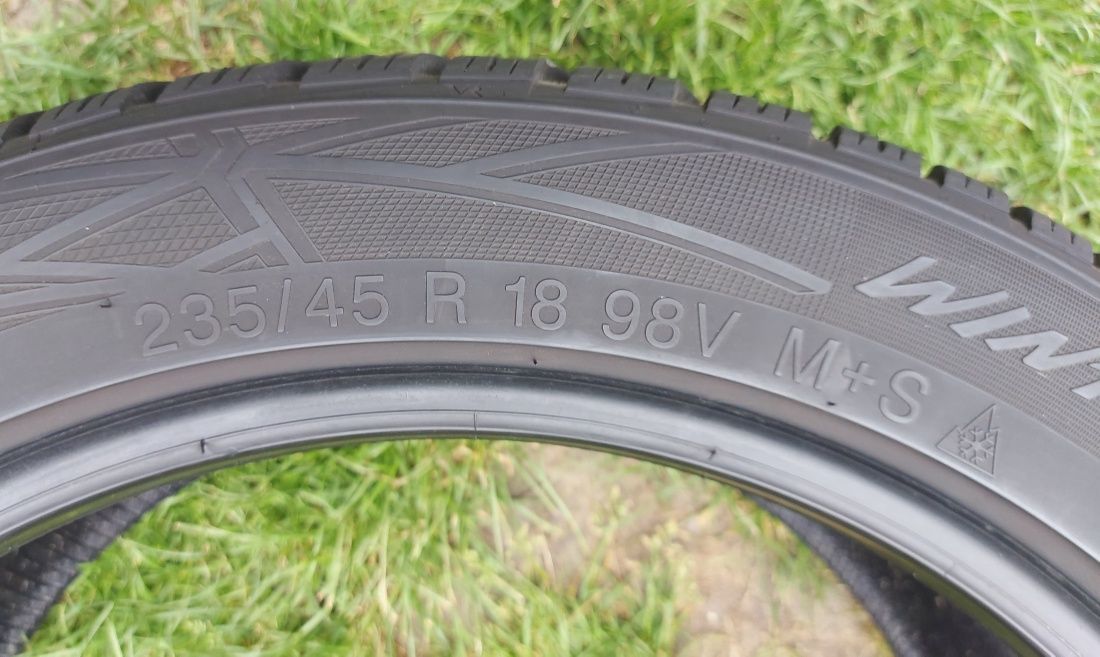 Set 2buc 235/45 R18 98V Vredestein M+S iarnă