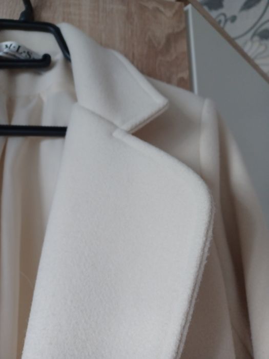 Палто дълго бяло