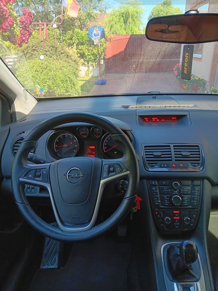Vând Opel Meriva