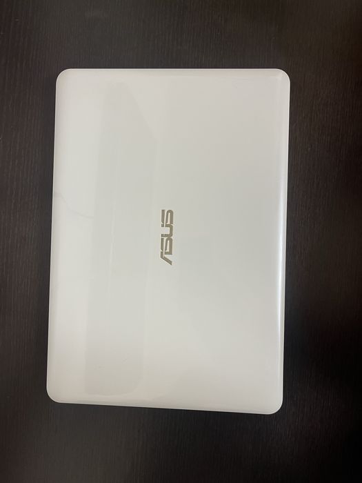 Laptop Asus 402N, display nefunctional