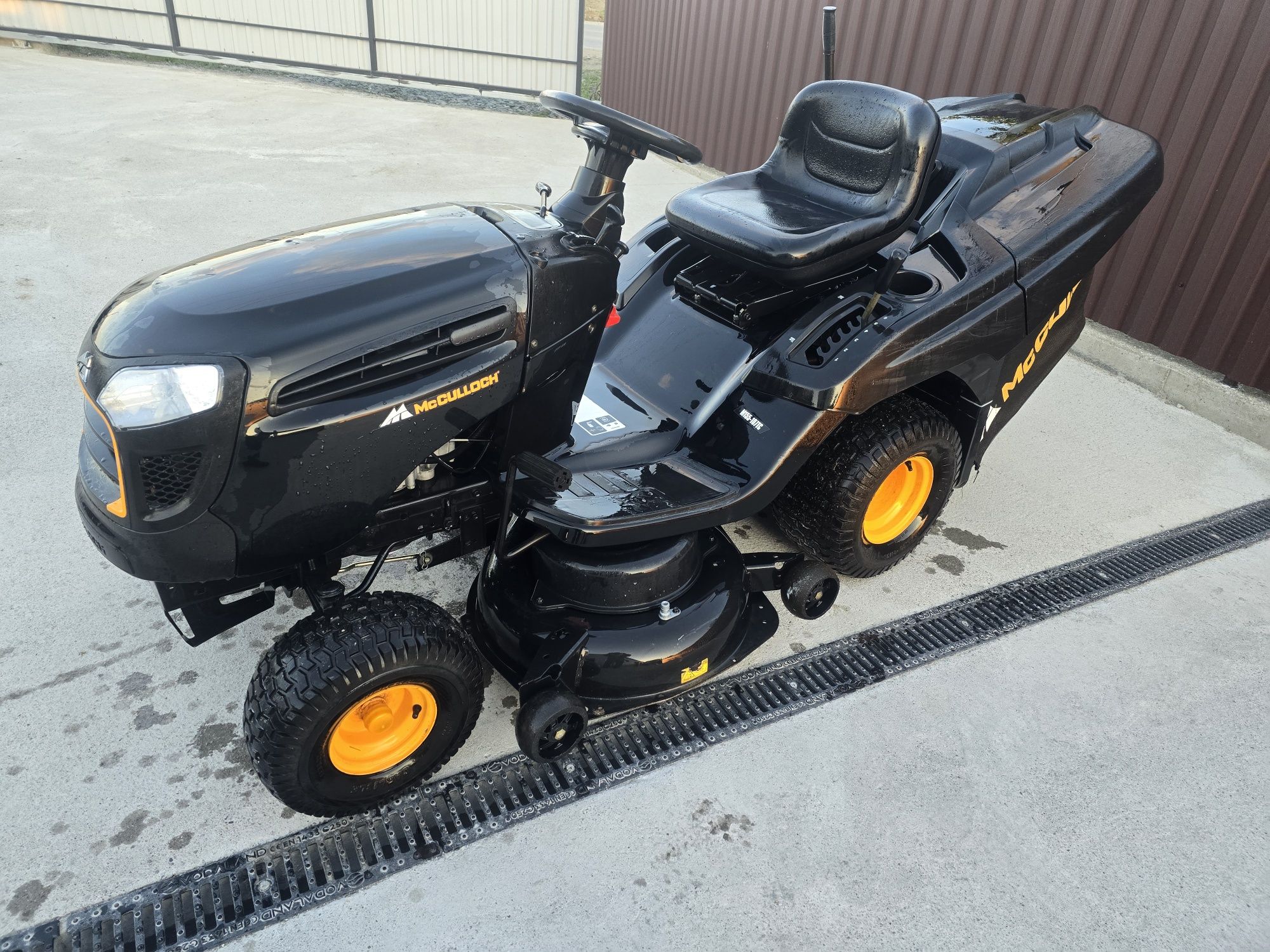 Tractoras Husqvarna McCulloch 15.5 cp