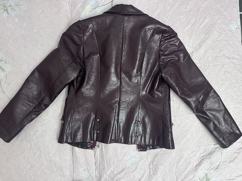 продам натуральную кожаную демисезонную куртку