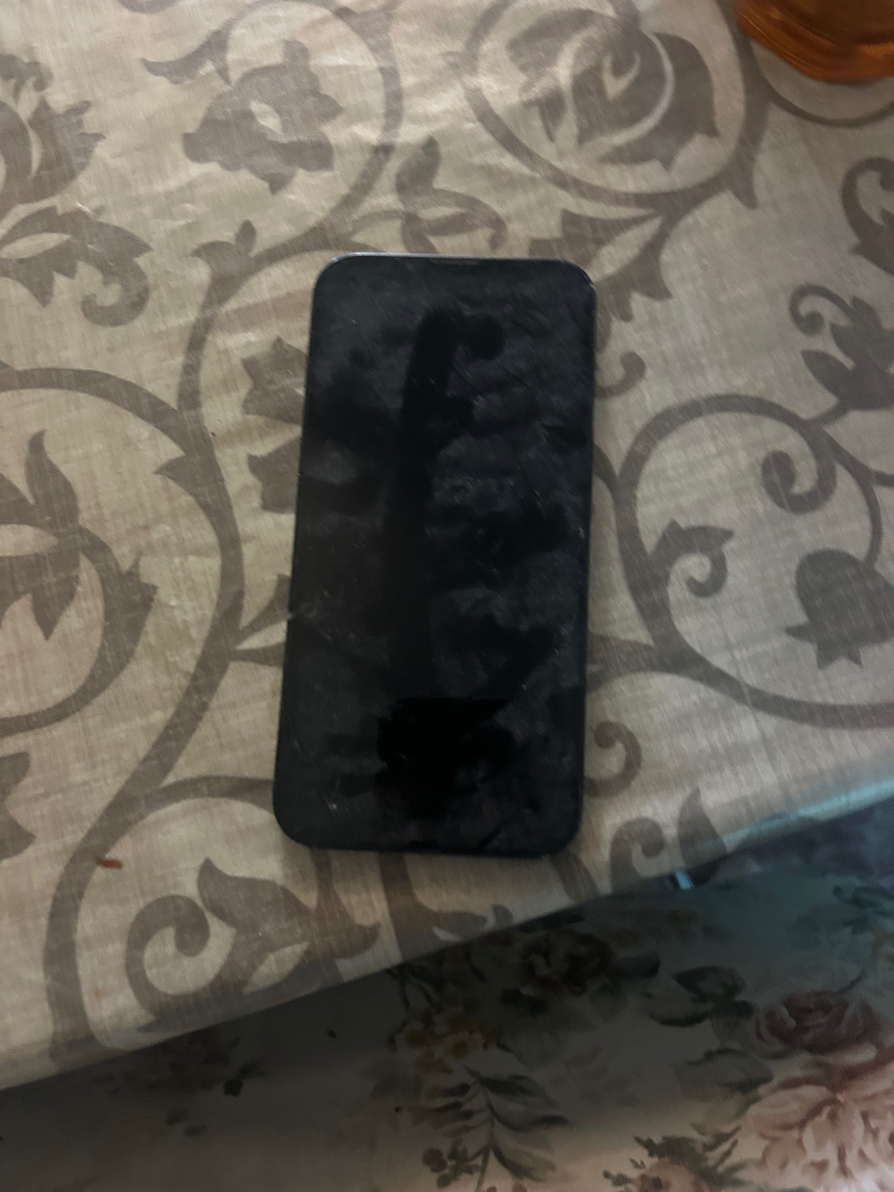 Iphone 13 счупен