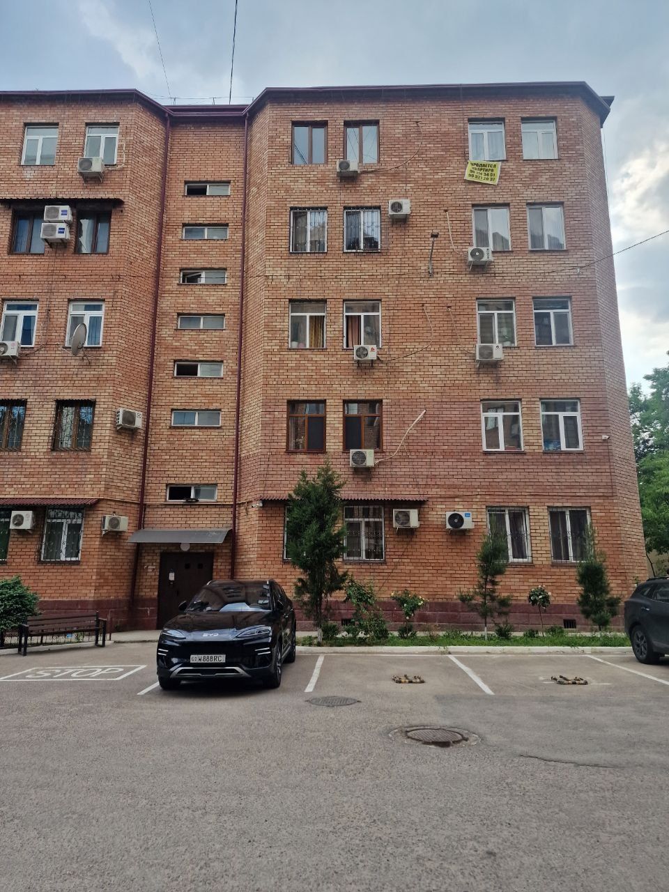 Продам яккасарай район. Трёх комнатная