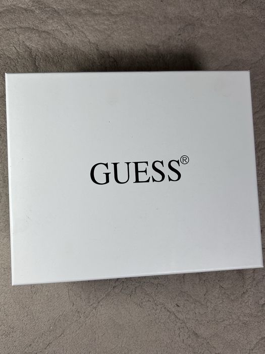 барсетка GUESS.  .