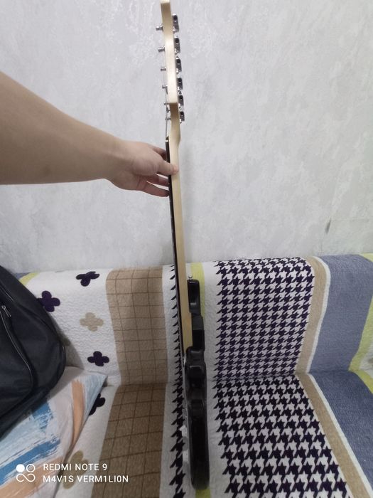 Продам электрогитару