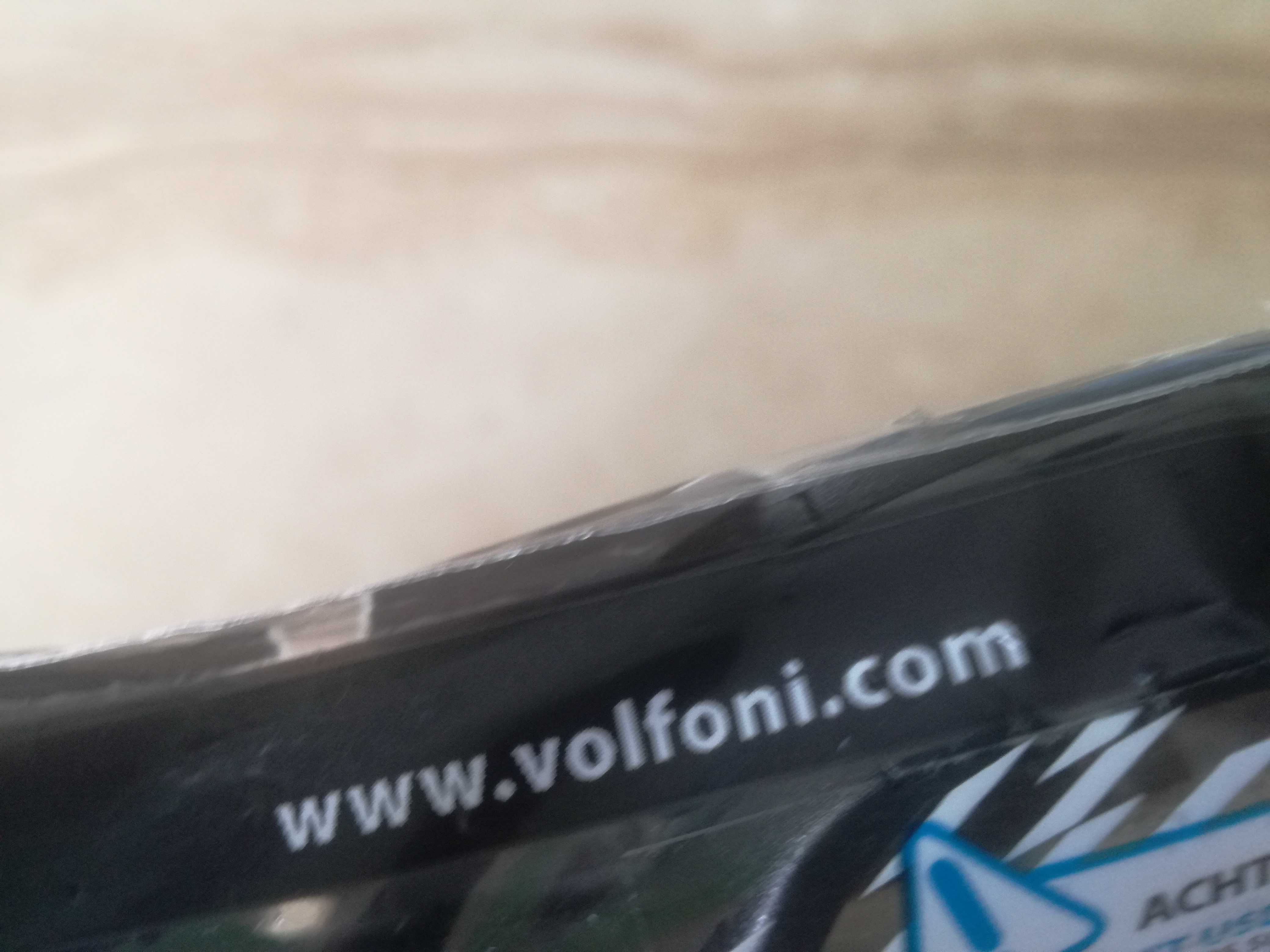 Продавам чисто нов комплект 2бр. оригинални 3D Очила VOLFONI