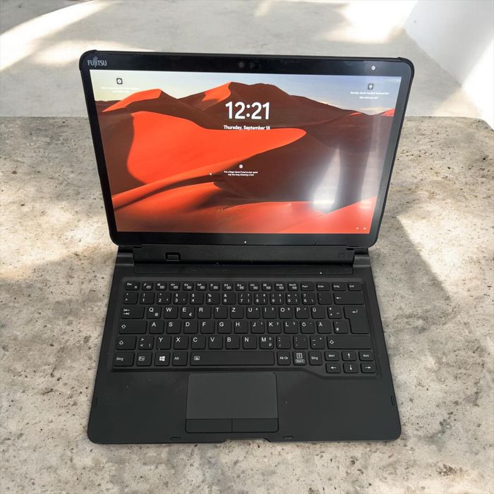 Laptop tablet Fujitsu Stylistic Q7310 i5-10310u, 16gb ram , 240 gb SSD