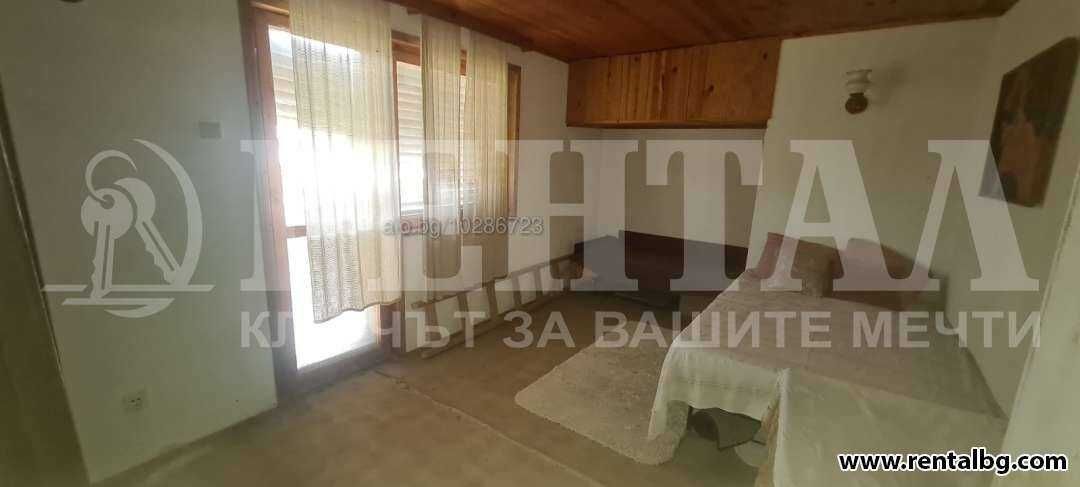Двуетажна къща 120 кв.м РЗП 464 кв.м двор