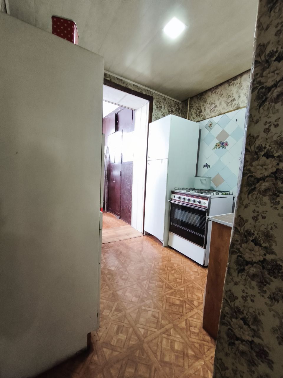 Продаю свою 4ех комнатную квартиру, возле университета дипломатии