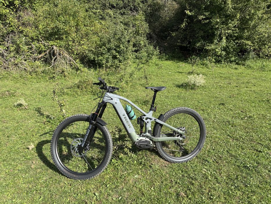 Bicicleta electrica mtb full suspension Trek