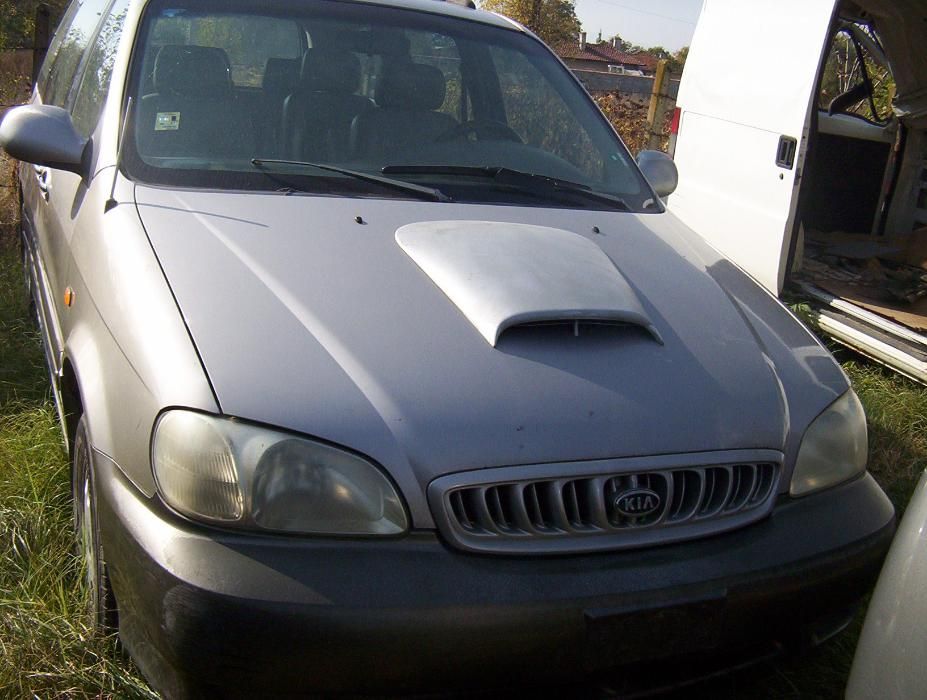 Продавам Kia Carnival.