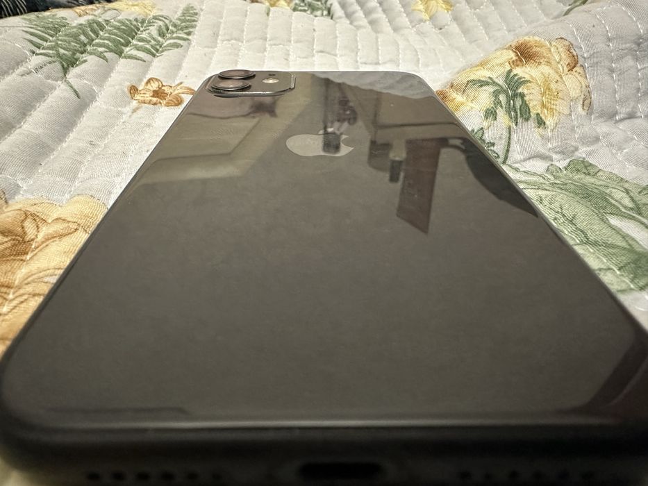 11 айфон в идеальном состоянии