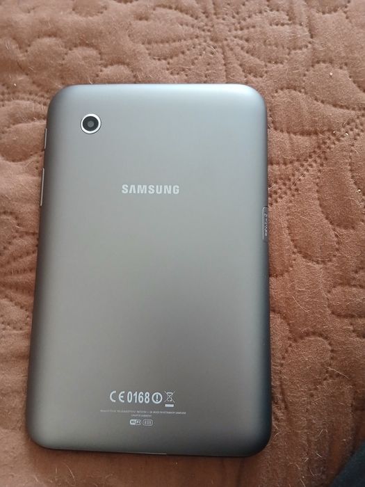 Таблет Самсунг с алуминиев корпус,сив 16 GB,екран 7 инча,3G ,