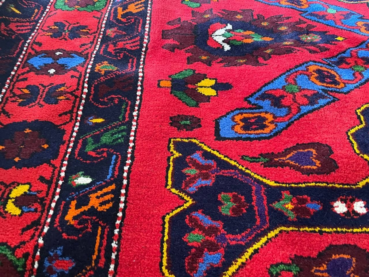 Toza ipak qolda toqilgan Gilam  zich toqiganlgan