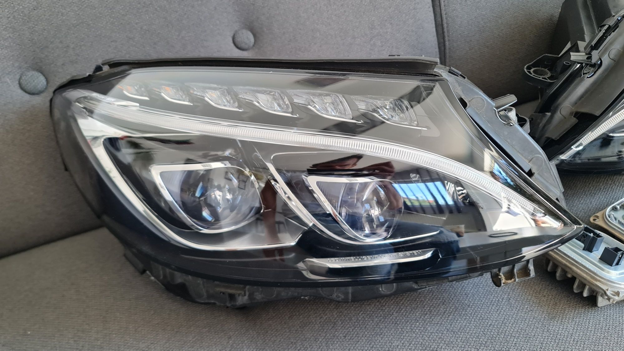 Set far faruri full led adaptive ILS Mercedes C w205