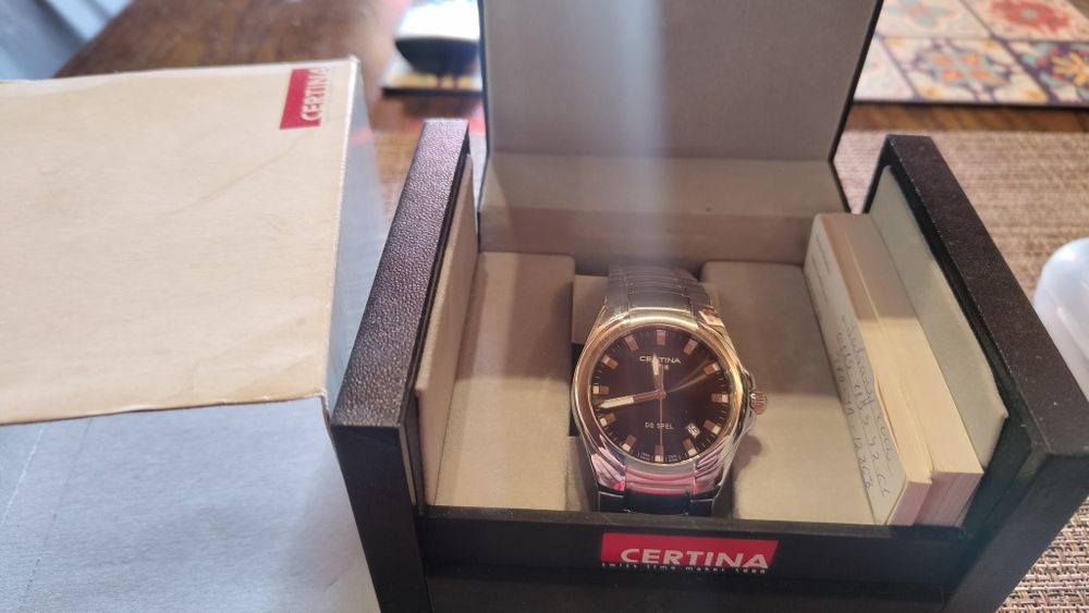 Продавам нов часовник Certina