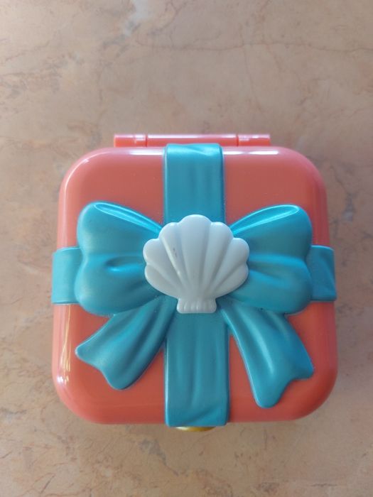 Поли покет, кутийка с изненади