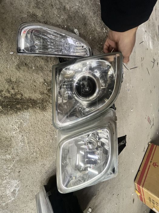 Фары на авто Lexus lx470 и тойота рав4