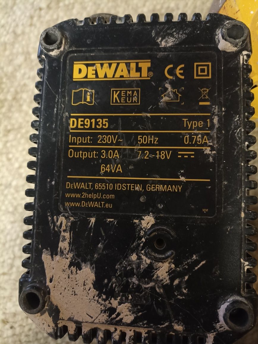 Capsator Dewalt pe baterie