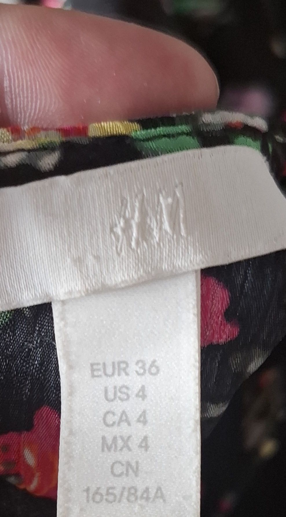 H&m платье.в миди длине.не новое