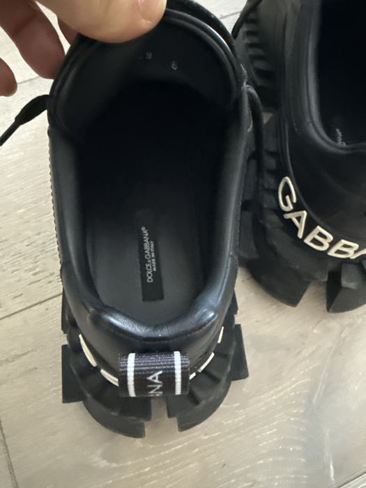 Adidasi guci si valentino cei negri nu mai sunt disponibili