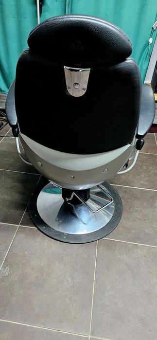 Vând scaun frizerie  nemțesc!